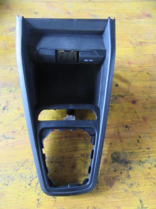 Bild von ABLAGE MITTEL KONSOLE, KIA RIO (YB)