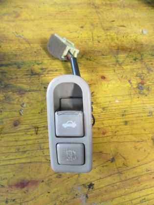 Bild von SCHALTER ENTRIEGELUNG TANKDECKEL & HECKKLAPPE, HYUNDAI SONATA 2,4