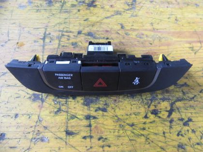 Picture of SCHALTER WARNBLINKANLAGE ANZIEGE GURTEN BEIFAHRER AIRBAG, HYUNDAI ix35 2WD