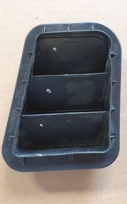 Picture of ZWANGSENTLÜFTUNG GITTER LUFT RECHTS HINTEN, SPORTAGE 2.0 CRDi 4WD (SL)