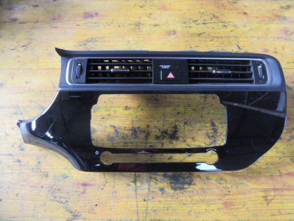 Bild von VERKLEIDUNG MITTE inkl. LUFTDÜSEN SCHALTER WARNBLINKANLAGE, KIA RIO (UB)