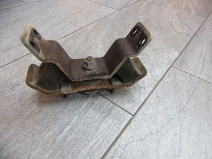 Picture of GETRIEBELAGER STÜTZE HINTEN, KIA SORENTO (JC) 4WD