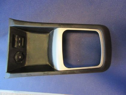 Bild von ABDECKUNG MITTEL KONSOLE inkl. AUX ANSCHLUSS, KIA CEED (ED)