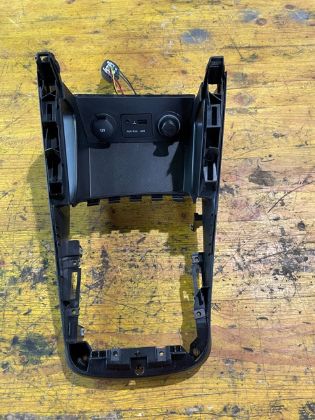 Bild von ABDECKUNG MITTELKONSOLE inkl. ANSCHLUSS 12 V AUX USB iPOD ZIGARETTENANZÜNDER, KIA CEED (ED) 1,6