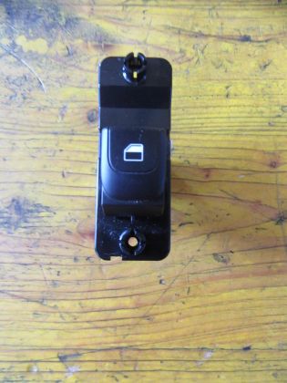 Picture of SCHALTER FENSTERHEBER RECHTS VORNE, KIA RIO (YB)