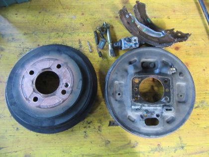 Picture of BREMSTROMMEL KOMPLETTSET RECHTS HINTEN, KIA RIO (YB)