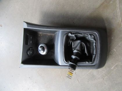 Bild von ABDECKUNG MITTELKONSOLE BALG & KNAUF SCHALTHEBEL inkl. AUX 12V ANSCHLUSS, KIA CEED (ED) 1,4