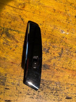 Picture of SCHALTER FENSTERHEBER SITZHEIZUNG RECHTS HINTEN, HYUNDAI ix35 2WD