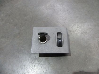 Picture of SCHALTER FENSTERHEBER 12-V ANSCHLUSS LINKS HINTEN KIA CARNIVAL 2,9 CRDI