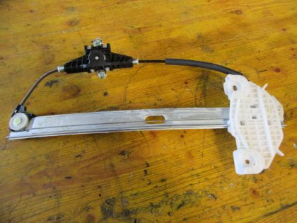Picture of FENSTERHEBER MANUELL RECHTS HINTEN, KIA RIO (YB)