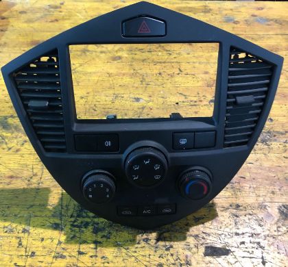 Bild von MITTELKONSOLE inkl. LUFTDÜSEN STEUERUNG HEIZUNG KLIMA SCHALTER, KIA CARENS CRDi