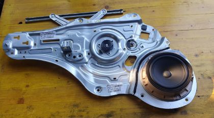 Picture of FENSTERHEBER ELEKTRISCH INKL. LAUTSPRECHER LINKS VORNE, SPORTAGE 2.0 CRDi 4WD (SL)