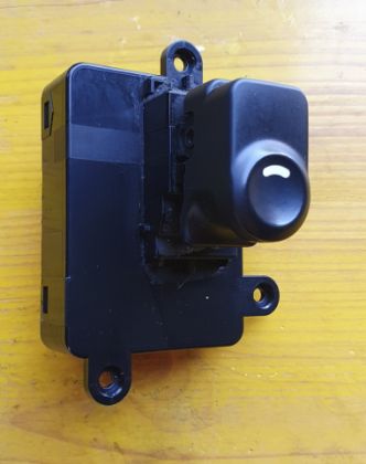 Picture of SCHALTER FENSTERHEBER RECHTS VORNE, HYUNDAI i30 CW (FD)