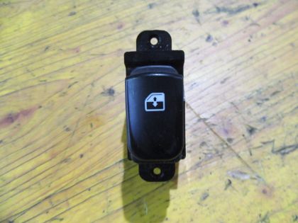 Picture of SCHALTER FENSTERHEBER RECHTS VORNE, HYUNDAI i20 (PB)