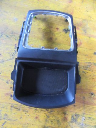 Picture of VERKLEIDUNG MITTELKONSOLE SCHALTUNG, HYUNDAI i30 (GD)