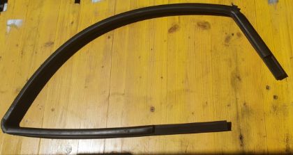 Picture of DICHTGUMMI SEITENSCHEIBE LINKS VORNE, HYUNDAI SANTA FE 2,0 4WD