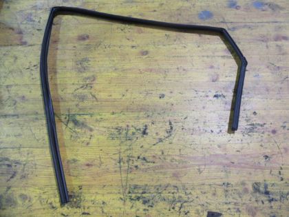 Picture of DICHTGUMMI SEITENSCHEIBE RECHTS HINTEN, KIA SORENTO (XM) 2,2 CRDi 4WD