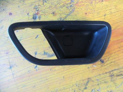 Picture of GEHÄUSE TÜRGRIFF LINKS VORNE, KIA RIO (YB)