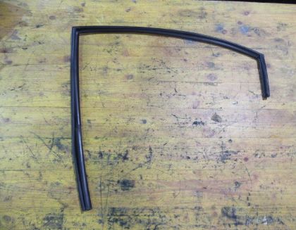 Bild von DICHTGUMMI SEITENSCHEIBE LINKS HINTEN, KIA RIO (UB)