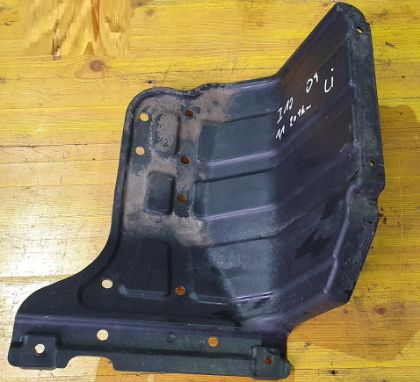 Picture of ABDECKUNG LINKS UNTEN MOTOR, HYUNDAI i10 1,1