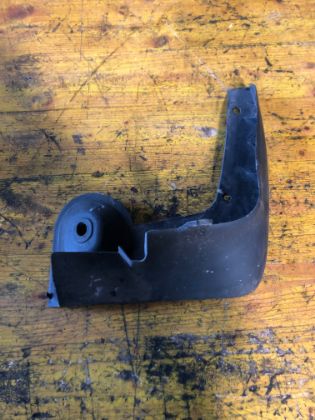 Picture of SCHMUTZFÄNGER RECHTS VORNE, KIA CARENS CRDi