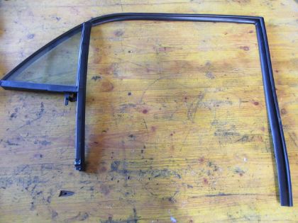 Picture of FIXELEMENT SEITENSCHEIBE RECHTS HINTEN inkl DICHTGUMMI, KIA RIO (YB)