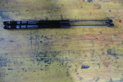 Bild von SET GASFEDER DÄMPFER HEBER HECKKLAPPE LINKS & RECHTS, KIA RIO (YB)