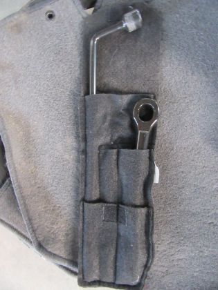 Bild von WERKZEUGTASCHE ABSCHLEPPHAKEN SCHRAUBENSCHLUESSEL, HYUNDAI IX35