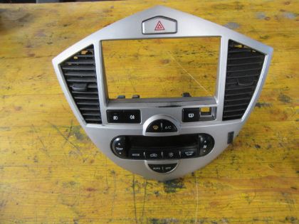 Picture of MITTELKONSOLE inkl. LUFTDÜSE STEUERUNG HEIZUNG KLIMA SCHALTER, KIA CARENS II 2,0 CRDi