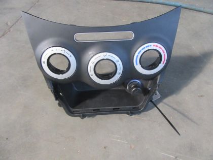 Bild von VERKLEIDUNG-MITTE INSTRUMENTENTAFEL UNTEN, HYUNDAI i10