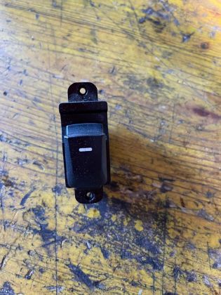 Picture of SCHALTER FENSTERHEBER RECHTS VORNE , KIA RIO 1,2 (UB)