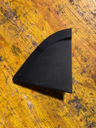 Bild von DREIECKVERKLEIDUNG AUSSEN LINKS HINTEN, KIA RIO 1,2 (UB)