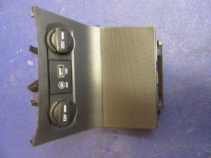 Bild von KONSOLE AUX USB 12V, HYUNDAI i20 1,25 LIMITED PLUS (GB)
