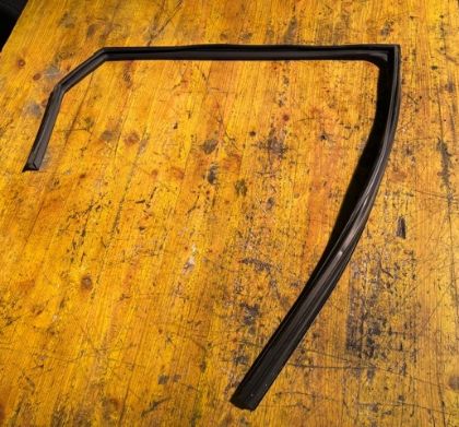 Picture of DICHTGUMMI SEITENSCHEIBE RECHTS HINTEN, HYUNDAI ix35 2WD