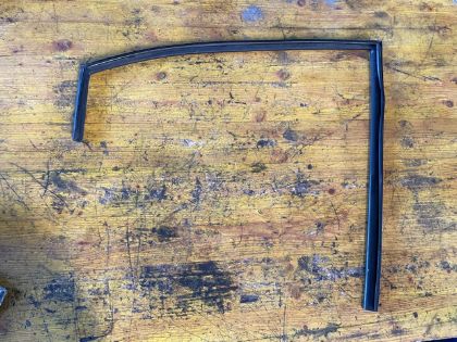 Picture of DICHTGUMMI SEITENSCHEIBE RECHTS HINTEN, KIA RIO 1,2 (UB)