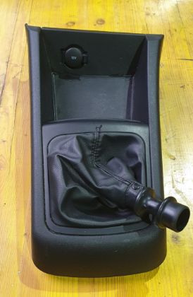 Bild von VERKLEIDUNG MITTELSKONSOLE UND SCHALTHEBEL, CEED 1,6 CRDi (ED)