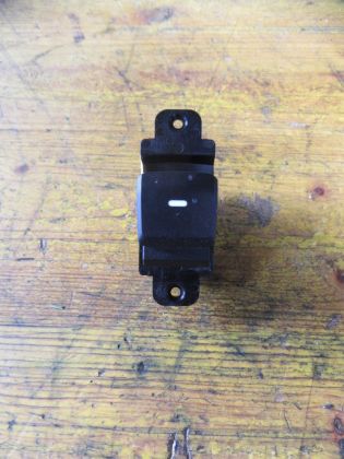 Picture of SCHALTER FENSTERHEBER LINKS HINTEN, HYUNDAI i20 (GB) 1,25 LIMITED PLUS
