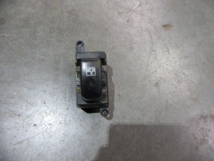 Picture of SCHALTER FENSTERHEBER RECHTS HINTEN, KIA CARNIVAL 2,9 CRDI