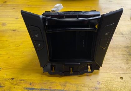 Picture of ABLAGE MITTELKONSOLE inkl. SCHALTER SITZHEIZUNG ESP AUX iPOD USB ZIGARETTENANZÜNDER, HYUNDAI i40