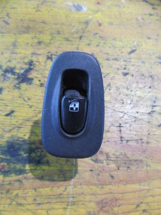 Picture of SCHALTER FENSTERHEBER HINTEN, HYUNDAI ACCENT 1,3