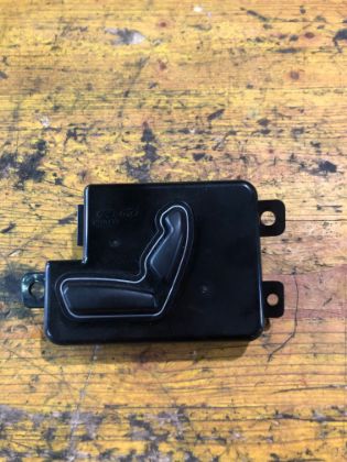 Picture of SCHALTER SITZEINSTELLUNG RECHTS VORNE, KIA CARNIVAL (VQ)