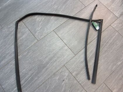 Picture of FENSTERSCHEIBENFÜHRUNG, VORDERTÜR RECHTS, HYUNDAI i10