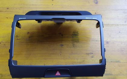 Picture of VERKLEIDUNG RADIO MIT WARNBLINKER, SPORTAGE 2.0 CRDi 4WD (SL)