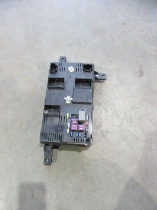 Bild von SICHERUNGSKASTEN HINTEN, KIA CARNIVAL (VQ)